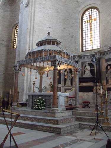 Bari: interior of the Basilica di San Nicola